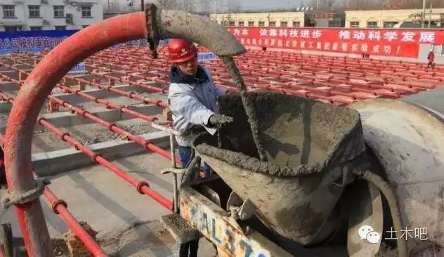 砼的泵送过程清晰,混凝土怎么泵送那么高