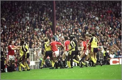 有胜利就有争斗，一起感受球场“火爆”瞬间！