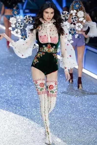 今年的维密秀,维密红高粱