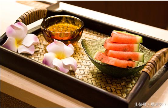 真正薰衣草精油的功效与用法,纯天然薰衣草精油的功效与用法