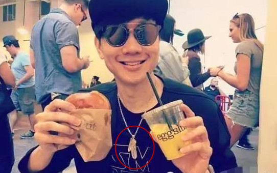 王思聪20万买日本大师设计项链给狗戴这是讽刺吴亦凡权志龙？