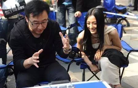 每个女神的背后都有一个人,每一个女神后面都有一个男神