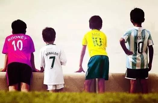 谢谢你一直陪我踢球,曾经陪你踢足球的兄弟