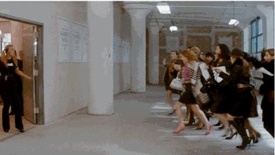 杨幂刘雯等人纷纷终止合作,杨幂刘雯新款包