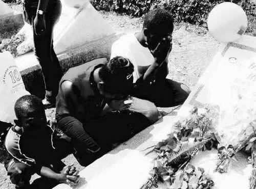 梅西祈祷完整版,梅西乘坐飞机在上空盘旋