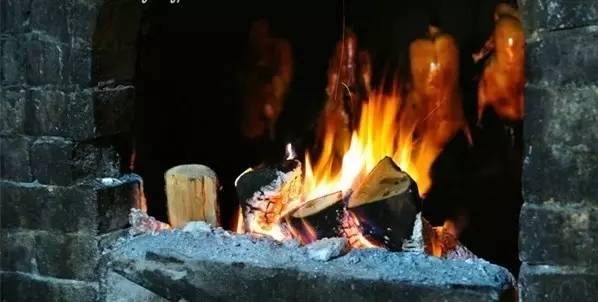 「美食探店」这家等吃鸭子的人天天都排到了胡同口，真的这么美味？