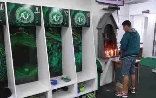 梅西祈祷完整版,梅西乘坐飞机在上空盘旋