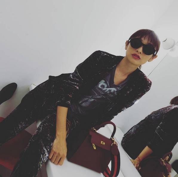 “我有美貌和面包，你给我爱情就好”，“好！”