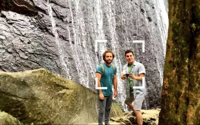 可以装13的手机壳,科技感很强的13手机壳