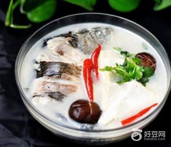 头发干枯毛糙开叉怎么护理,冬季头发干枯毛躁如何做