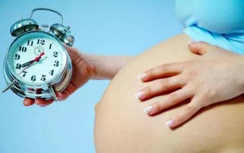 替小妹接生，遭遇惊魂肩难产