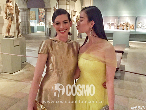 倪妮街景拍照姿势,倪妮最火拍照姿势