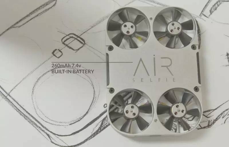 可以装13的手机壳,科技感很强的13手机壳