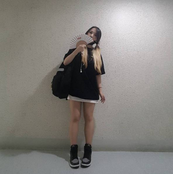 aj1现在哪双鞋值得入手,aj1两双不同配色一脚穿一只