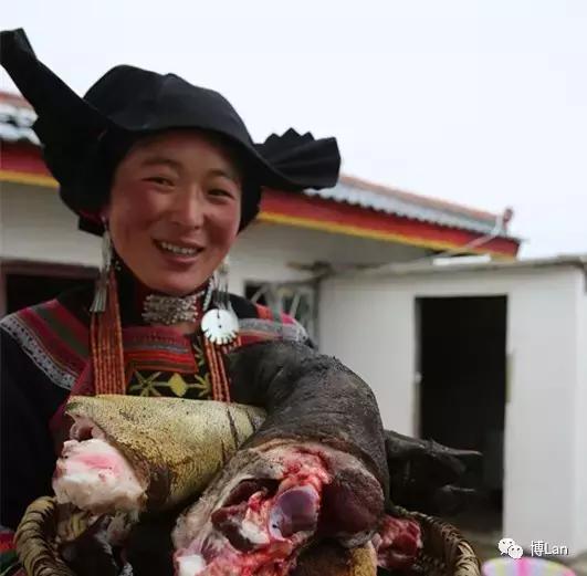 彝族特点菜肴坨坨肉图片,彝族特点酒