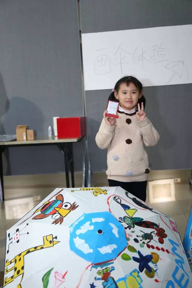 “最佳拍档——手绘雨伞”活动在亮宝楼成功举办