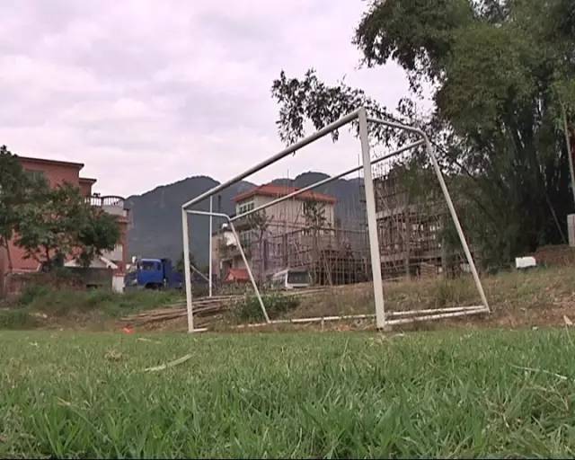 太平天下村有足球场啦，农村人也有地方踢球锻炼