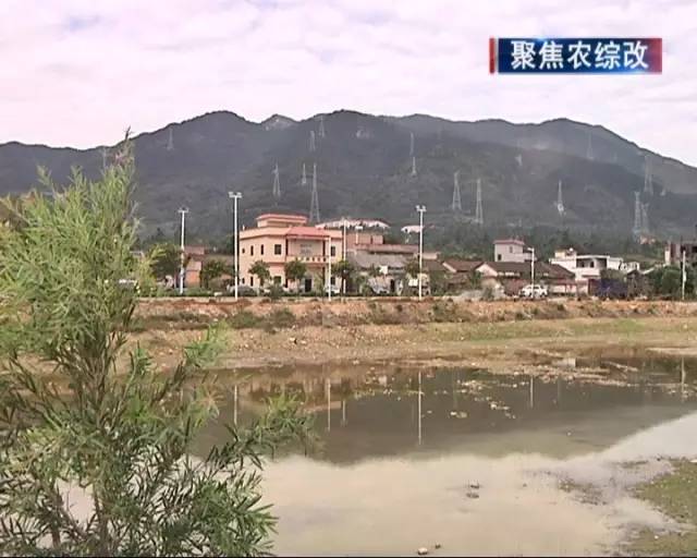 太平天下村有足球场啦，农村人也有地方踢球锻炼