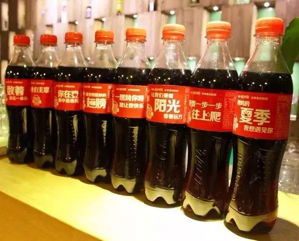 可口可乐“自拍瓶”被玩疯！玩转每次营销，大公司也不忘创新！
