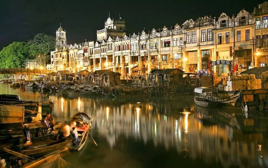 情侣每年都去一个地方拍照,情侣旅行同一个地方拍照