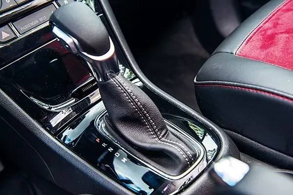 别克昂科拉四驱精英版试驾,别克昂科拉20tcvt豪华型试驾