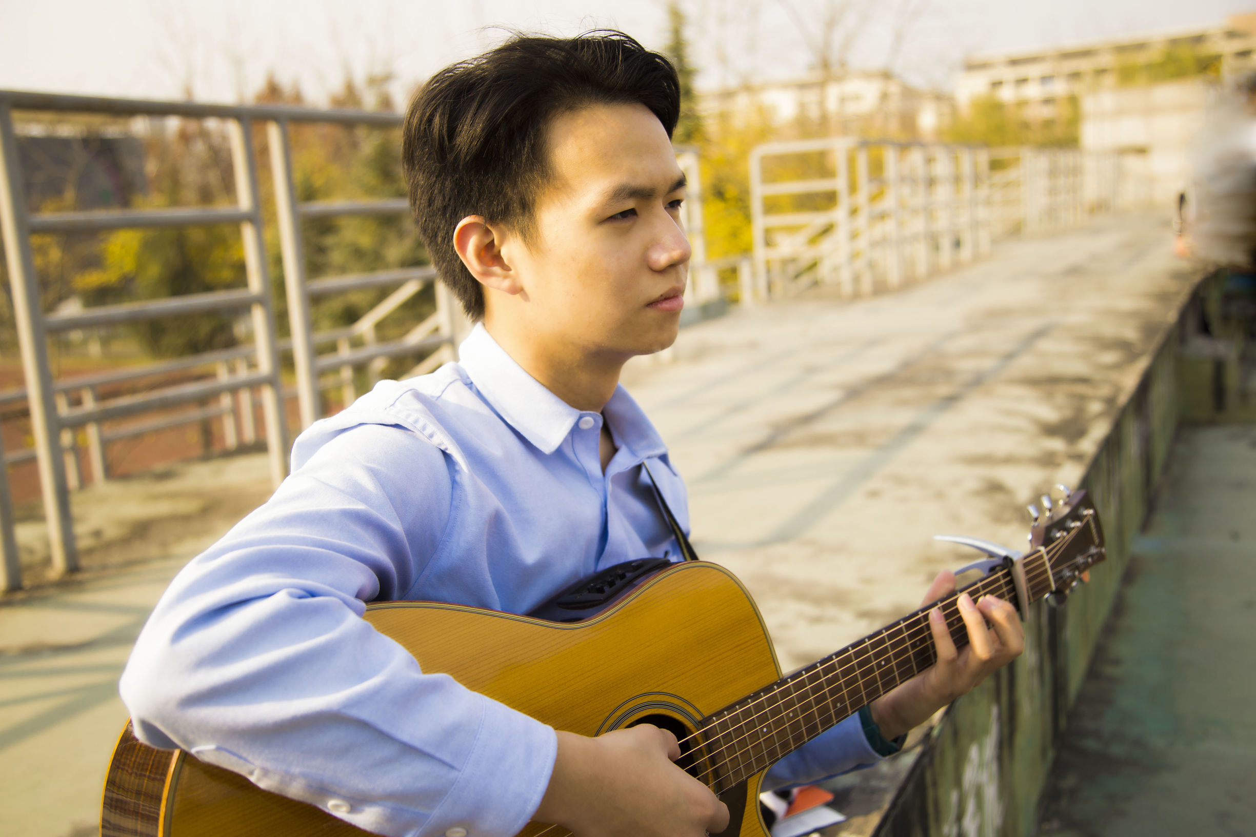 会弹吉他的男生真的很加分吗,会弹吉他学习好的男生