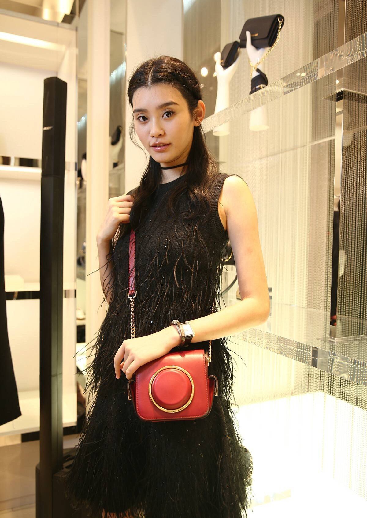 杨幂刘雯等人纷纷终止合作,杨幂刘雯新款包