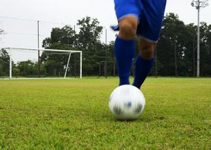 踢足球的规则和注意事项,踢足球注意事项及方法