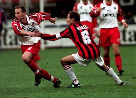 经典红色足球球衣,五大联赛经典球衣号码推荐