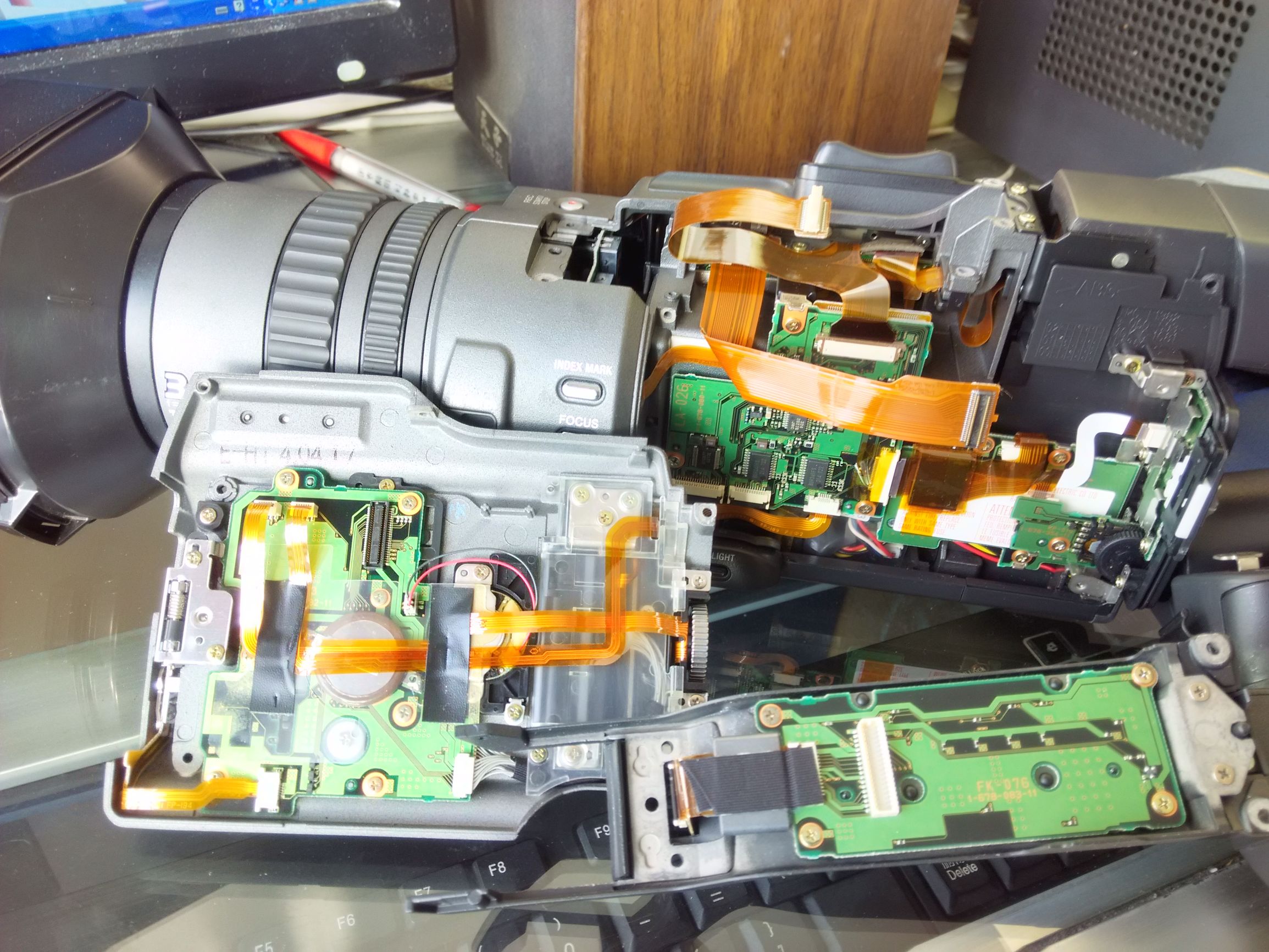 索尼wic600n怎么更换电池,索尼mw600更换电池视频