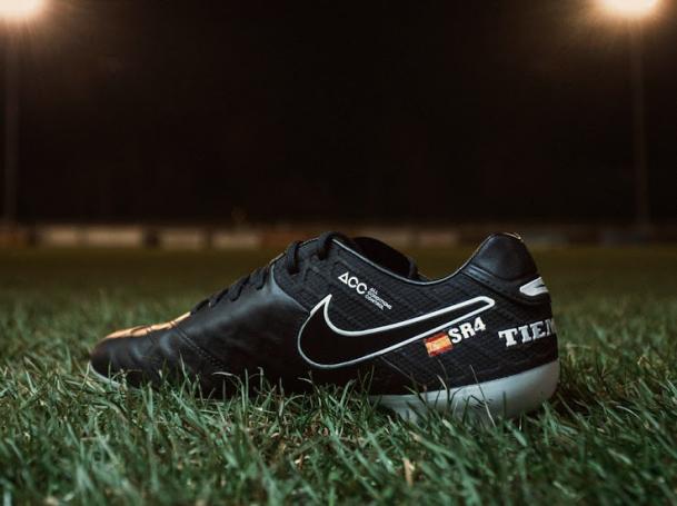 拉莫斯超顶球鞋,拉莫斯首秀球鞋