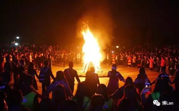 彝族特点菜肴坨坨肉图片,彝族特点酒