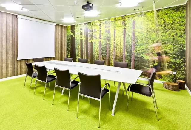 年度流行色盘点,流行色2023春夏经典绿隆重登场