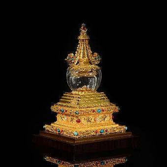 此物是佛门之宝，夜晚能发出诡异的光芒，千百年来谜团重重