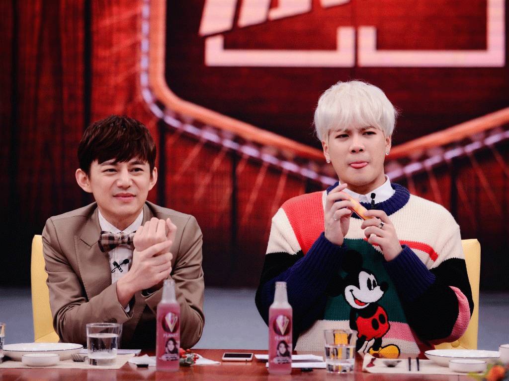 这个年头，连美食节目都要动用“女色”吸引眼球了