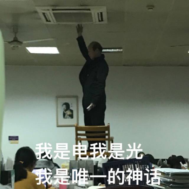 浙传图书馆方大爷要暂别我们了！考研的同学特意买了花为他送行