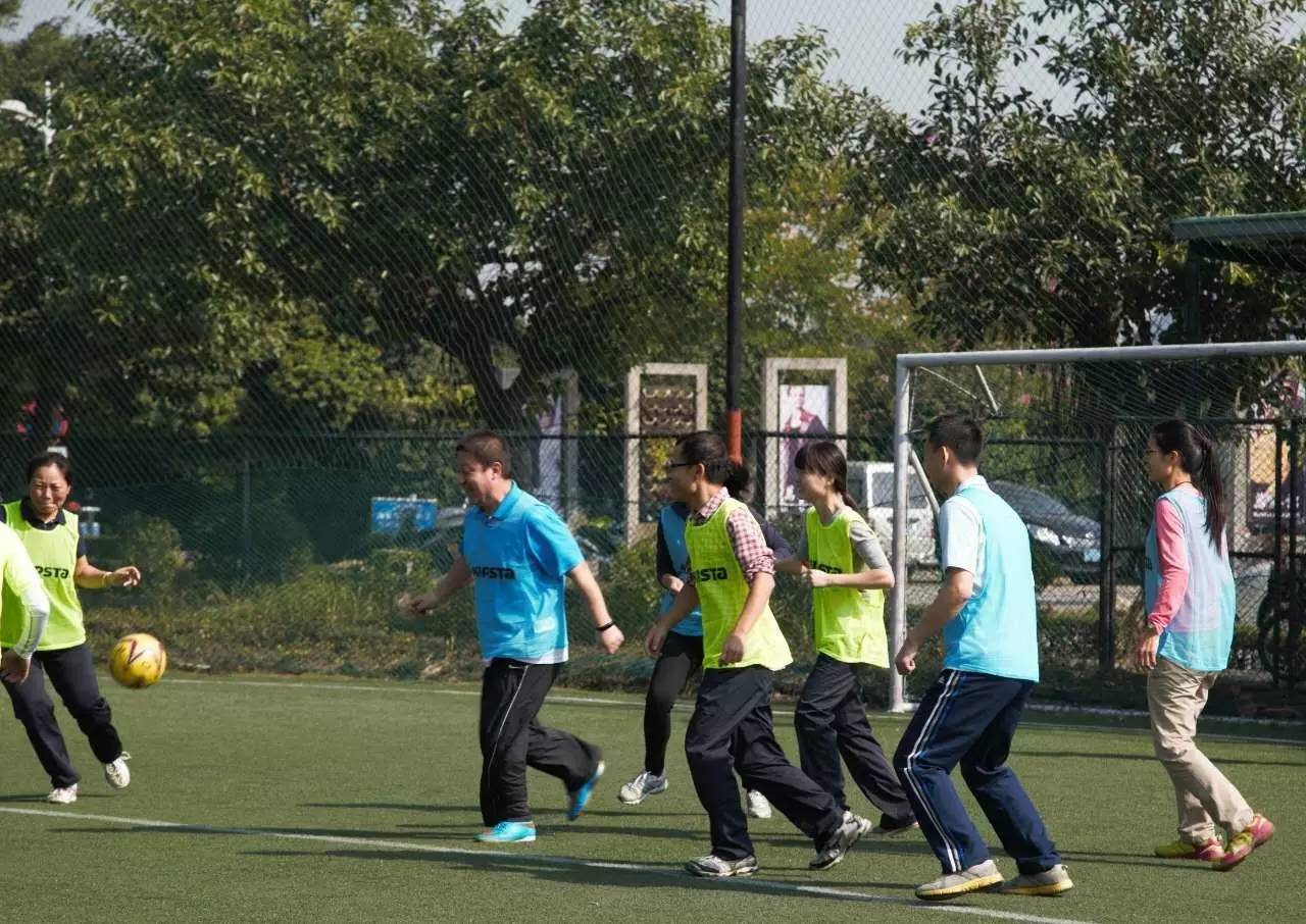 人社局走进专精特新企业,市人社局下乡服务活动