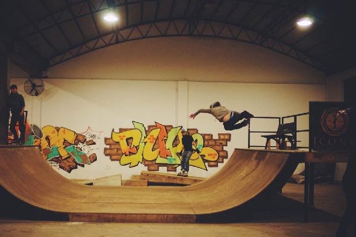 晚上必须耍酷，魔都滑板场地大搜罗！