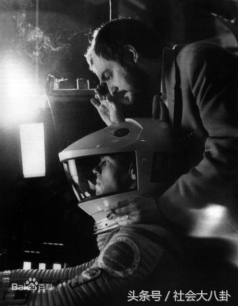 求推荐几个经典的科幻电影,关于星际科幻的经典电影