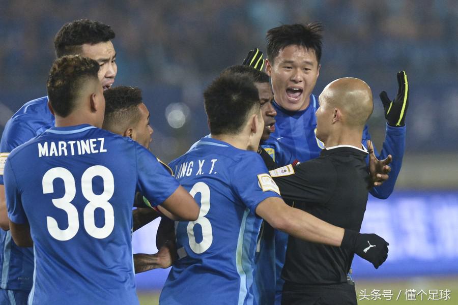 裁判瞎了眼出界,裁判退出