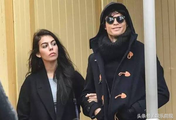 c罗戴眼镜女球童,c罗戴眼镜图片