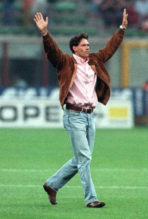 经典红色足球球衣,五大联赛经典球衣号码推荐