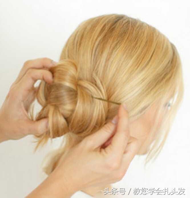 简约浪漫花苞头简单扎法图解