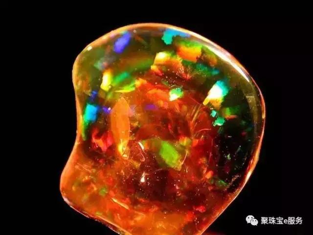 走进彩虹般的宝石——欧泊