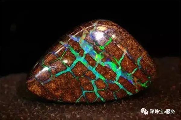 走进彩虹般的宝石——欧泊