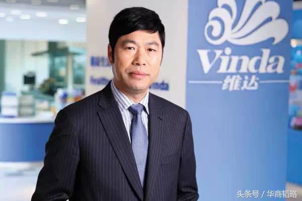 他是“纸业大王”，却说自己“每天过得如履薄冰”