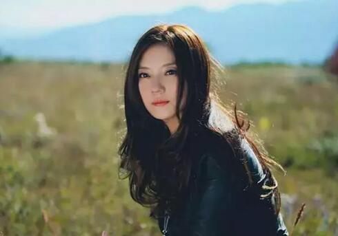 发型真的可以让脸看起来小一些嘛,适合大脸妹的减龄发型