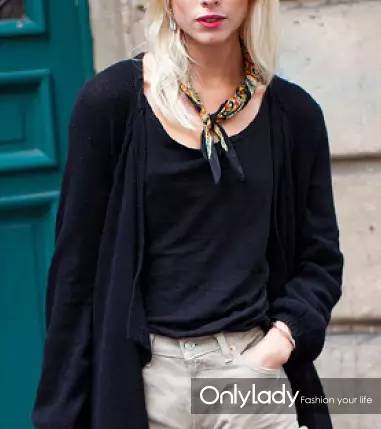 凯特王妃蓝色丝巾,凯特王妃戴丝巾