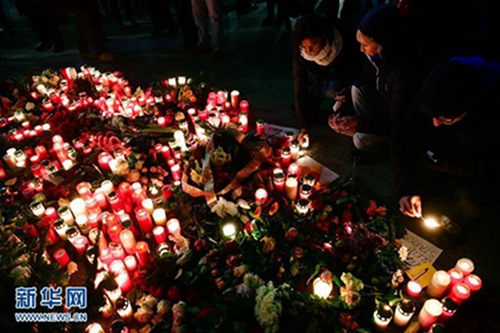 丧心病狂！恐怖分子吻别7岁女儿送其当“人肉*弹炸**”