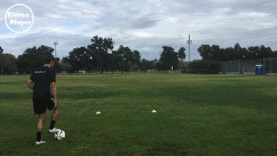 还在为接不到球而发愁吗,新手必学轻松踢50米长传球